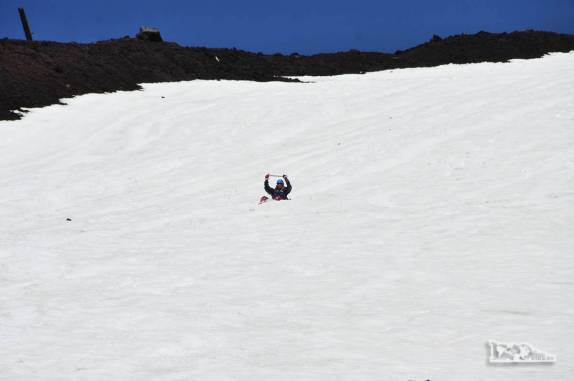 Descendo o vulcão Villarrica, na região de Pucón, no sul do Chile